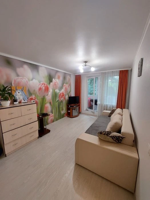 I am selling a 1-room apartment in Saltovka.