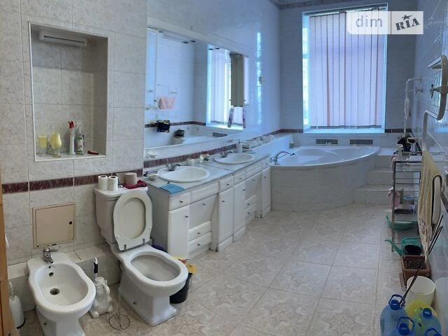 Довготривала оренда 4к квартири на вул. Жилянська 41 • ID 33