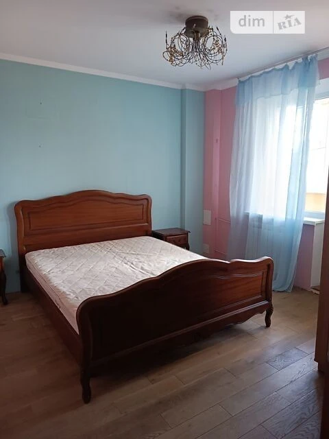 Довготривала оренда 4к квартири на вул. Академіка Єфремова 2