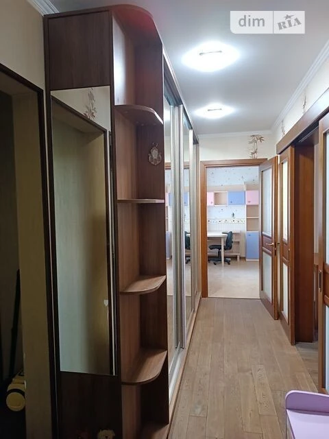 Довготривала оренда 4к квартири на вул. Академіка Єфремова 2