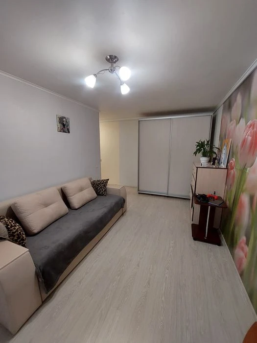 I am selling a 1-room apartment in Saltovka.