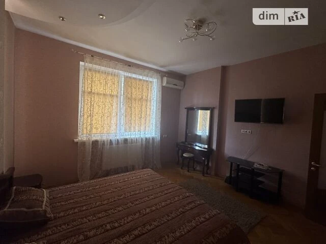 Довготривала оренда 3к квартири на вул. Коновальця Євгена 32