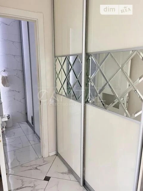 Довготривала оренда 3к квартири на вул. Регенераторна 4 корп