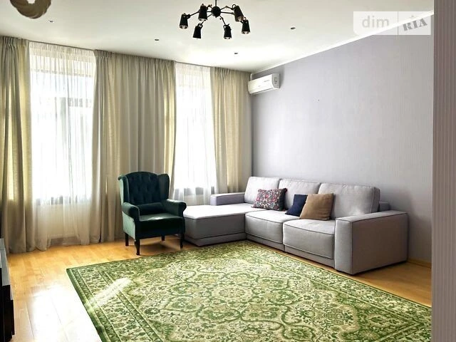 Довготривала оренда 2к квартири на вул. Академіка Богомольця