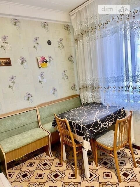 Довготривала оренда 2к квартири на вул. Романа Ратушного 33