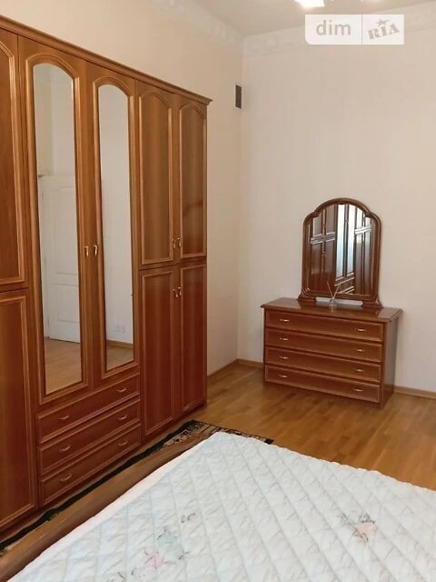 Довготривала оренда 3к квартири на вул. Євгена Чикаленка 43А