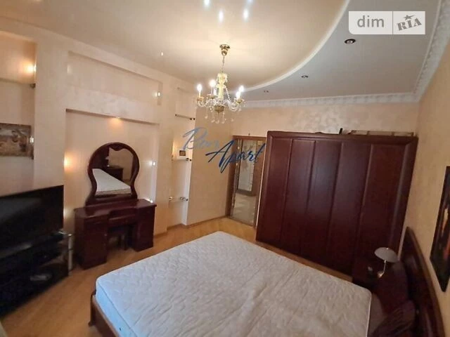 Довготривала оренда 3к квартири на вул. Дмитрівська 69 • ID