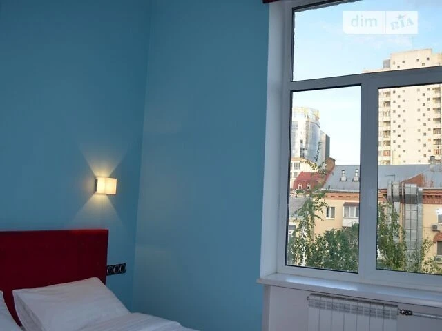 Довготривала оренда 2к квартири на вул. Рогнідинська 1/13 •