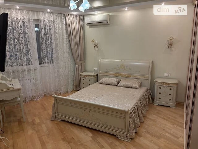 Довготривала оренда 2к квартири на вул. Срібнокільська 1 кор