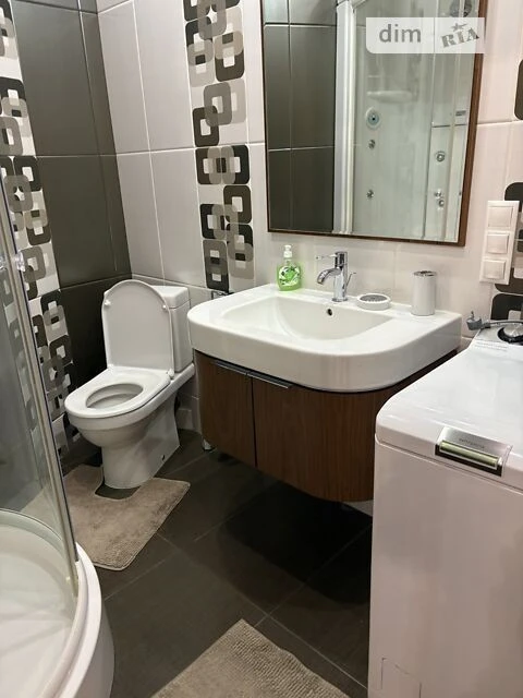 Довготривала оренда 2к квартири на вул. Срібнокільська 1 кор
