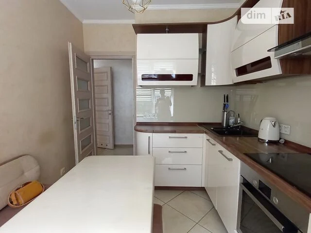 Довготривала оренда 2к квартири на вул. Анатолія Петрицького
