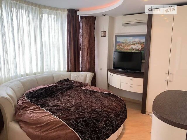 Довготривала оренда 2к квартири на вул. Срібнокільська 22 •