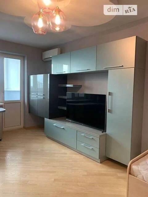 Довготривала оренда 2к квартири на вул. Срібнокільська 22 •