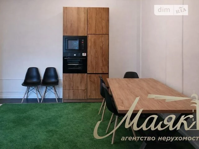 Довготривала оренда 4к квартири на вул. Євгена Чикаленка 10