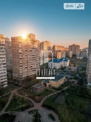 Довготривала оренда 3к квартири на вул. Ахматової Анни 43 •