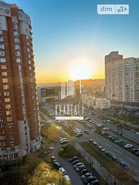 Довготривала оренда 3к квартири на вул. Ахматової Анни 43 •