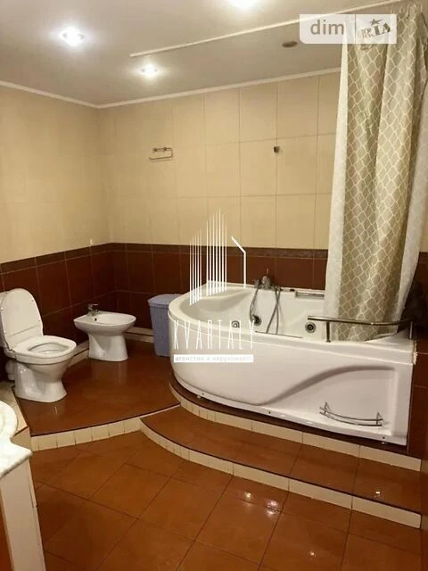 Довготривала оренда 3к квартири на вул. Ахматової Анни 43 •