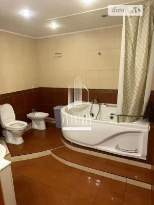 Довготривала оренда 3к квартири на вул. Ахматової Анни 43 •