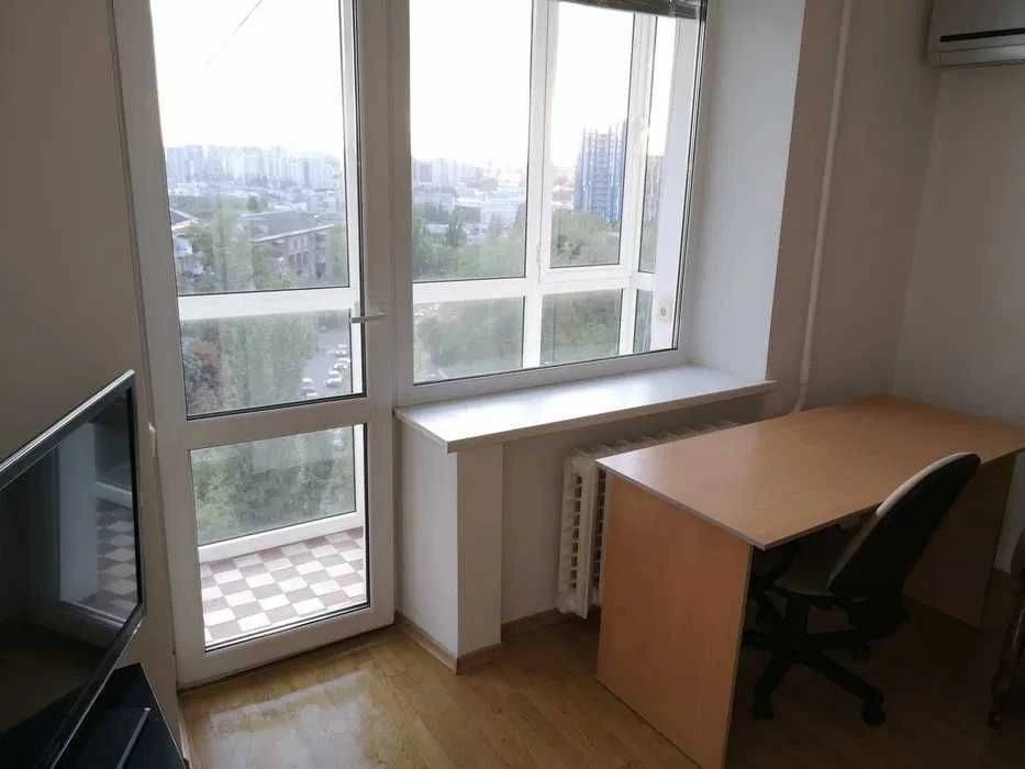 Оренда 3 кімнатної квартири вул. Джона Макейна Маккейна 20Б
