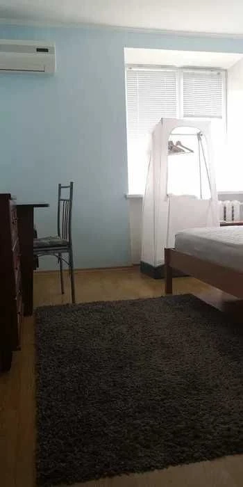 Оренда 3 кімнатної квартири вул. Джона Макейна Маккейна 20Б
