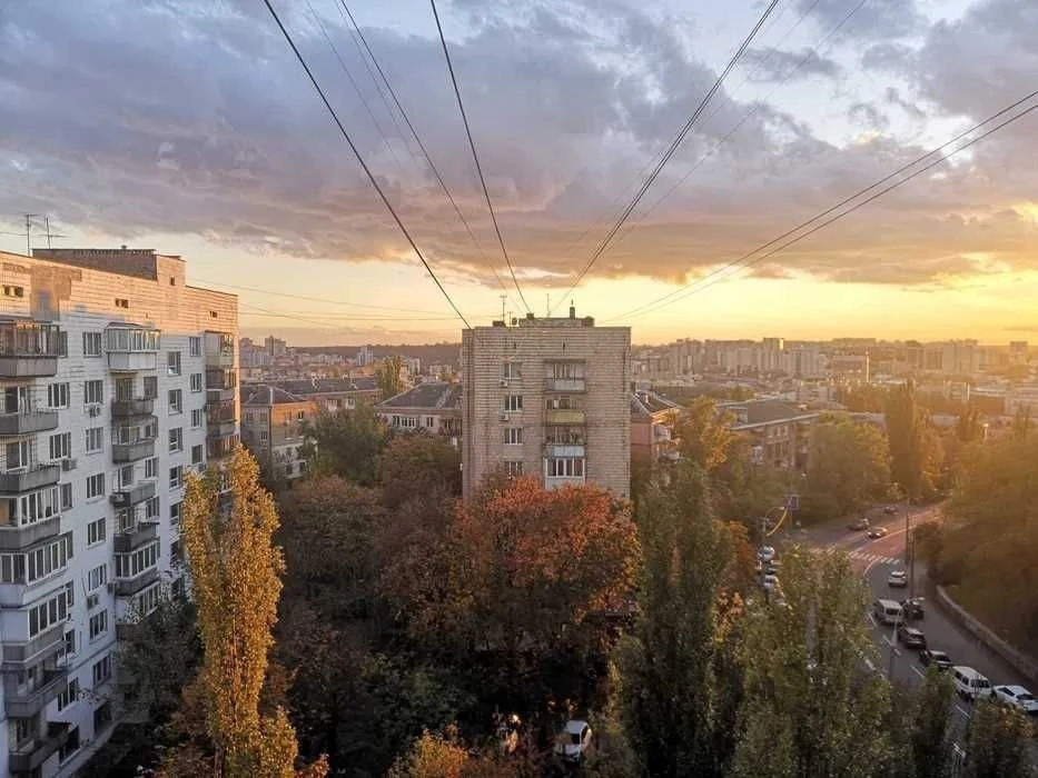 Оренда 3 кімнатної квартири вул. Джона Макейна Маккейна 20Б