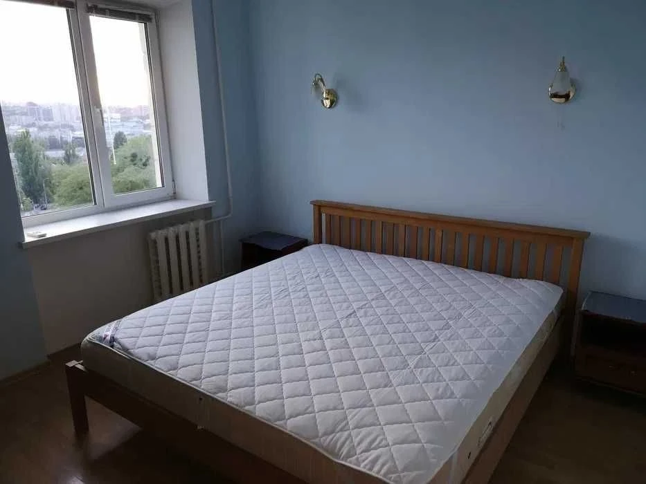 Оренда 3 кімнатної квартири вул. Джона Макейна Маккейна 20Б