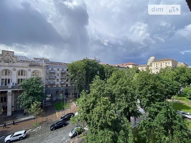 Довготривала оренда 4к квартири на вул. Прорізна 4 • ID 3432
