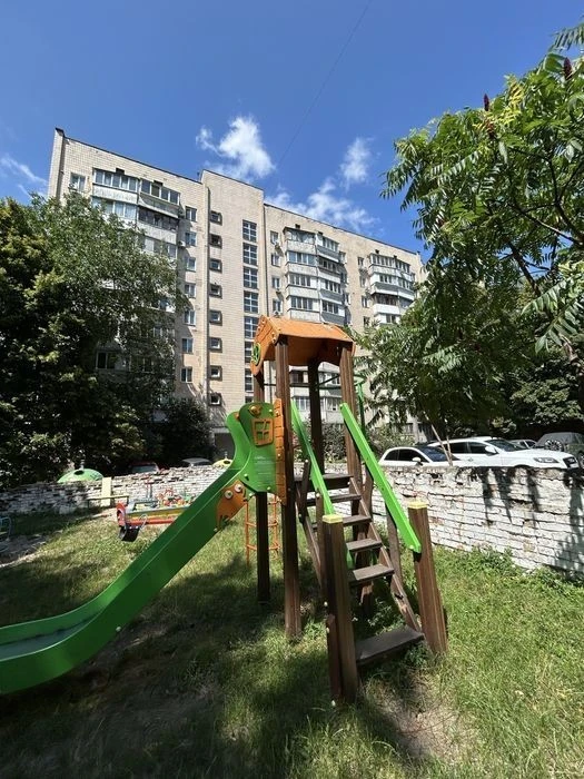 I will sell a fully equipped 1-room apartment at Novomostytska Street, 6.