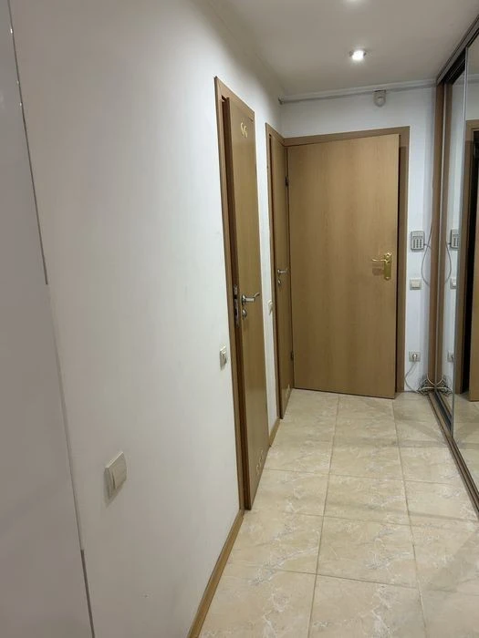 I will sell a fully equipped 1-room apartment at Novomostytska Street, 6.