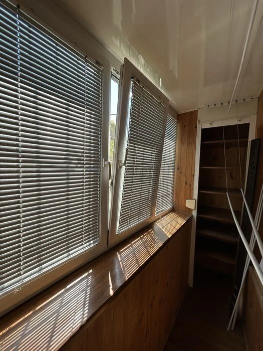 I will sell a fully equipped 1-room apartment at Novomostytska Street, 6.