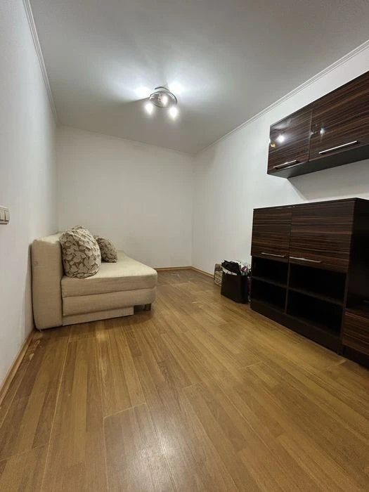 I will sell a fully equipped 1-room apartment at Novomostytska Street, 6.