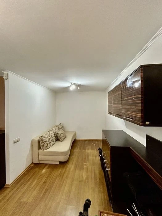 I will sell a fully equipped 1-room apartment at Novomostytska Street, 6.