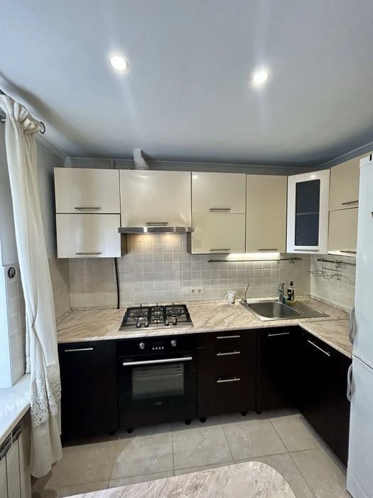 I will sell a fully equipped 1-room apartment at Novomostytska Street, 6.