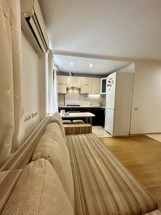 I will sell a fully equipped 1-room apartment at Novomostytska Street, 6.