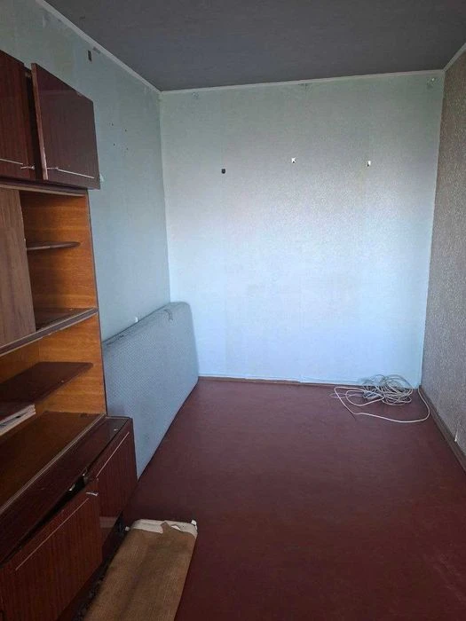 Selling a one-room apartment in Rogan, 92 Brigada Street (formerly Gritsevtsa Street)