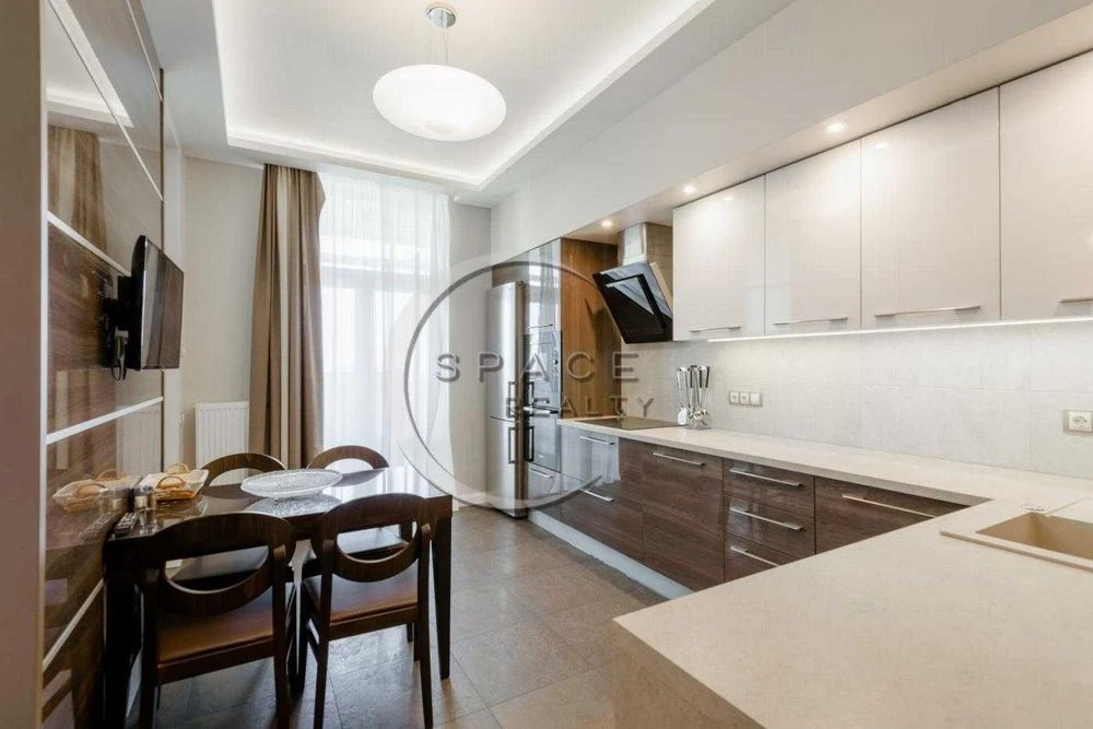 Продаж 3 кімнатної квартири 115 м2 Верхогляда 20 (Драгомиров