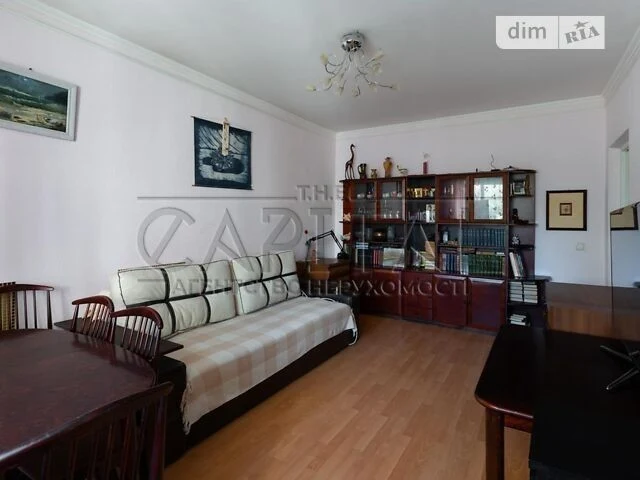 Продаж 3к квартири 70 кв. м на просп. Володимира Івасюка 41