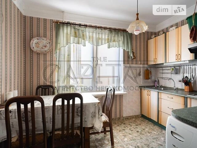 Продаж 3к квартири 70 кв. м на просп. Володимира Івасюка 41