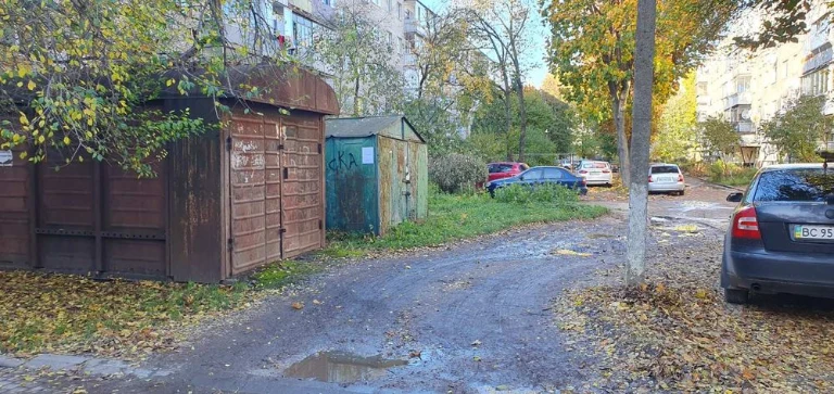 Продам гараж на вул.Роксоляни (Левандівка)