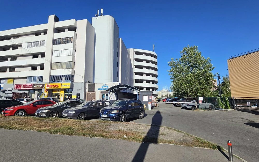 Драгоманова, 1-Н. Продаж паркомісця 15кв.м. на 1 поверсі!