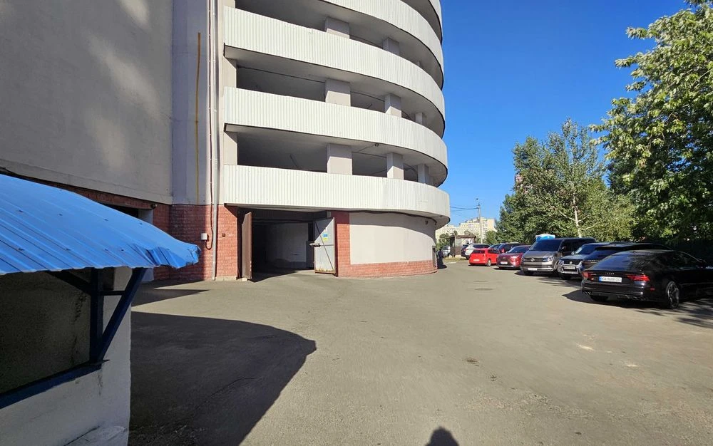 Драгоманова, 1-Н. Продаж паркомісця 15кв.м. на 1 поверсі!
