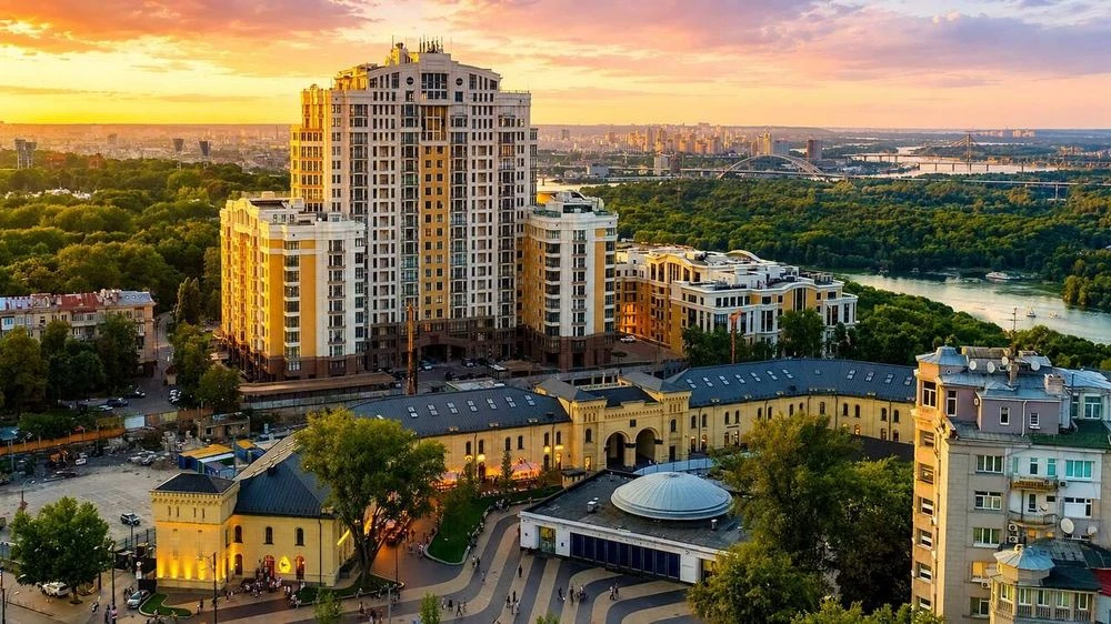 Продаж паркомісця 62м2, Грушевського 9-А. Центр