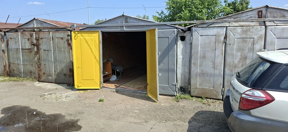 Продам приватизований гараж . Гск троещина.