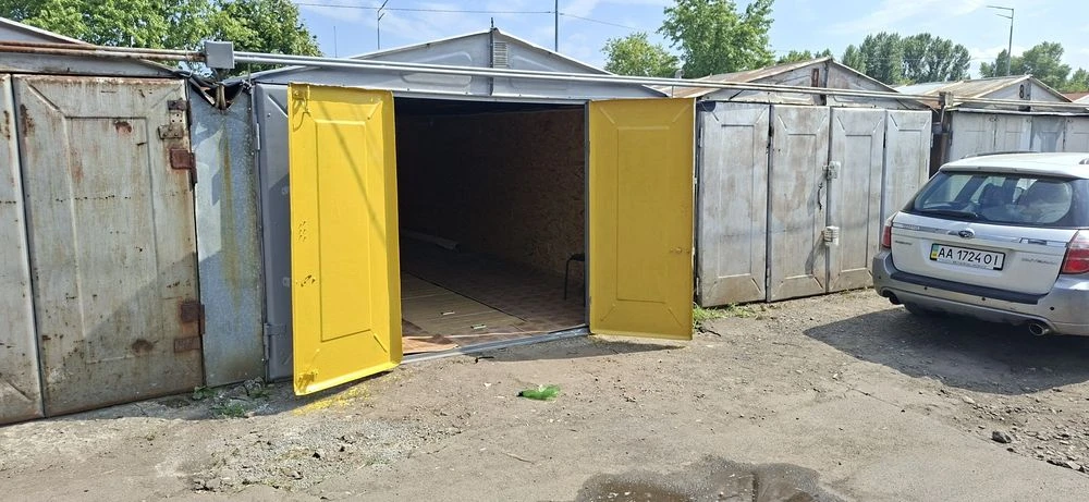 Продам приватизований гараж . Гск троещина.