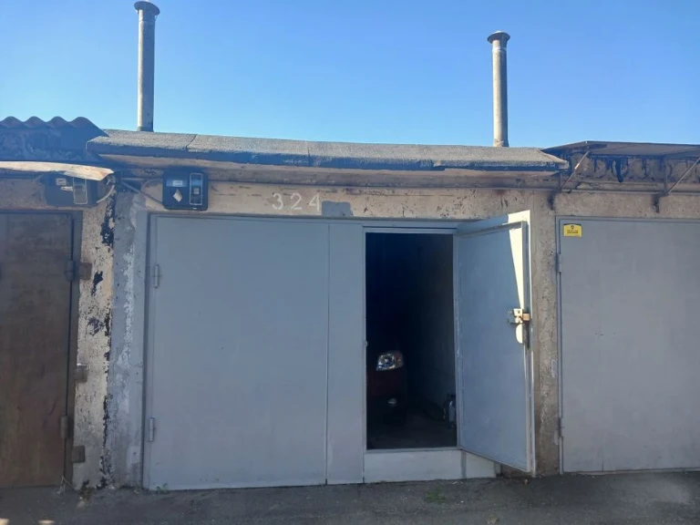 Капітальний з/б гараж 35.6 м² з підвалом,
 ГК «Голосіївський