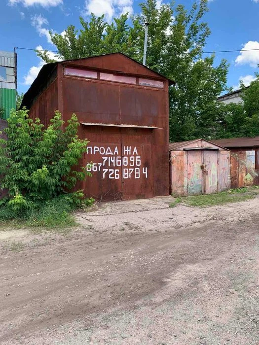 Гараж двуповерховий