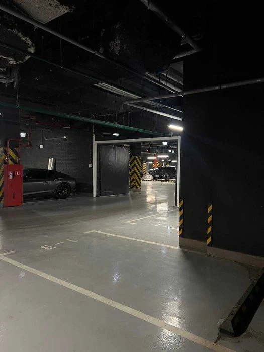 Продаж паркомісця у сучасному підземному паркінгу ЖК TRIIINI