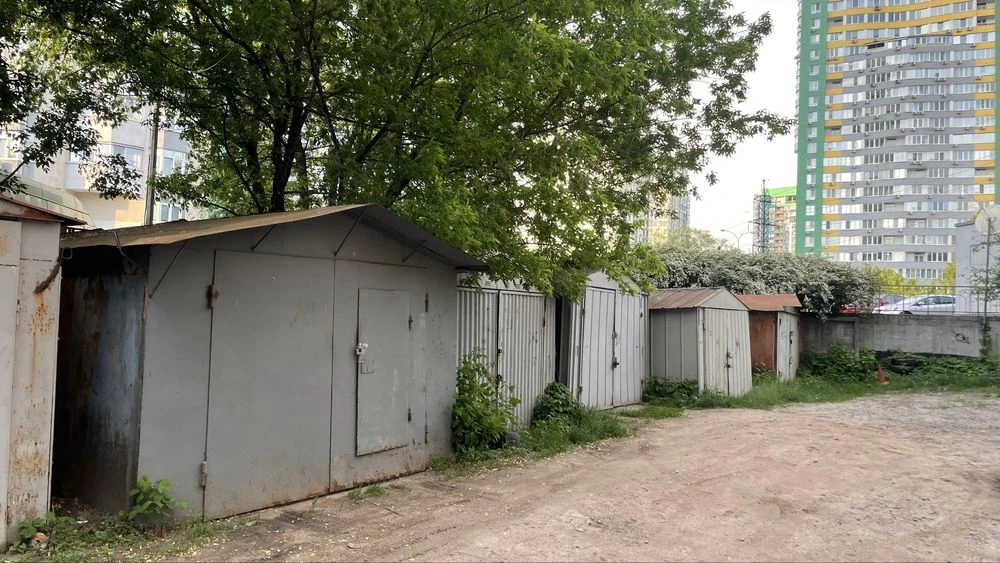 Продам металевий гараж біля  вїзду в ЖК «Паркова Вежа»
