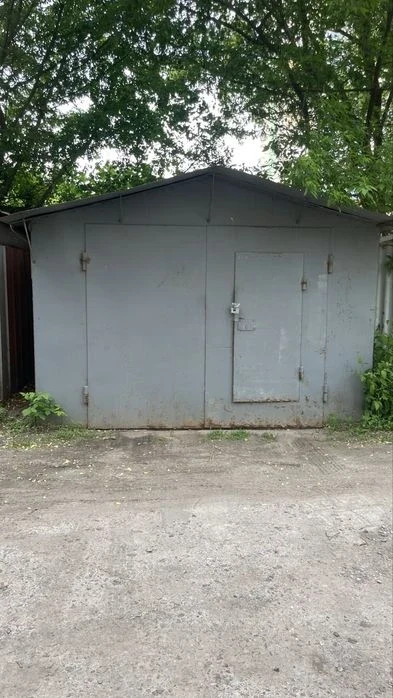 Продам металевий гараж біля  вїзду в ЖК «Паркова Вежа»