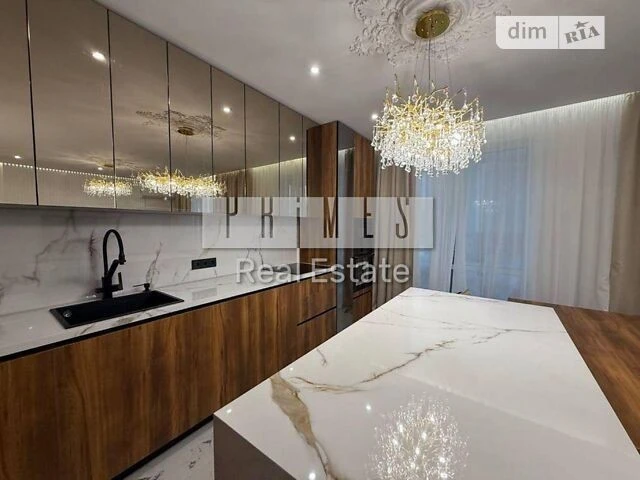 Sale of 3-room apartment 87.8 sq. m. on Yuliya Zdanovskaya Street 28 •